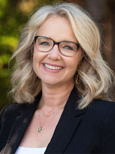 Kelley Manning Headshot